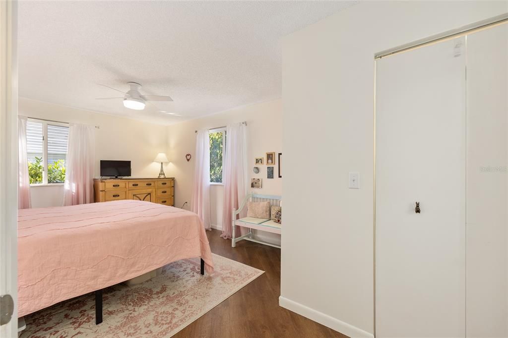 En Venta: $186,200 (2 camas, 2 baños, 1168 Pies cuadrados)