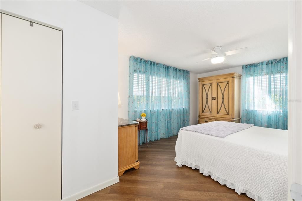 En Venta: $186,200 (2 camas, 2 baños, 1168 Pies cuadrados)