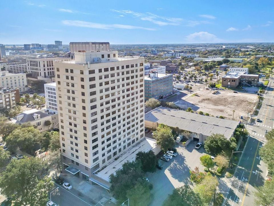 待售: $120,000 (1 贝兹, 1 浴室, 573 平方英尺)