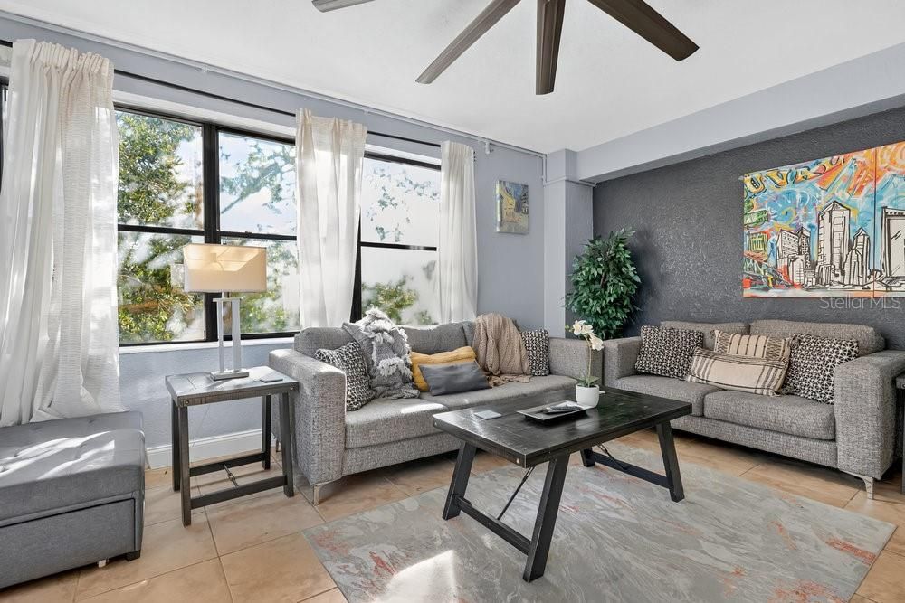 待售: $120,000 (1 贝兹, 1 浴室, 573 平方英尺)