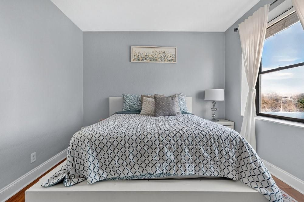 待售: $120,000 (1 贝兹, 1 浴室, 573 平方英尺)