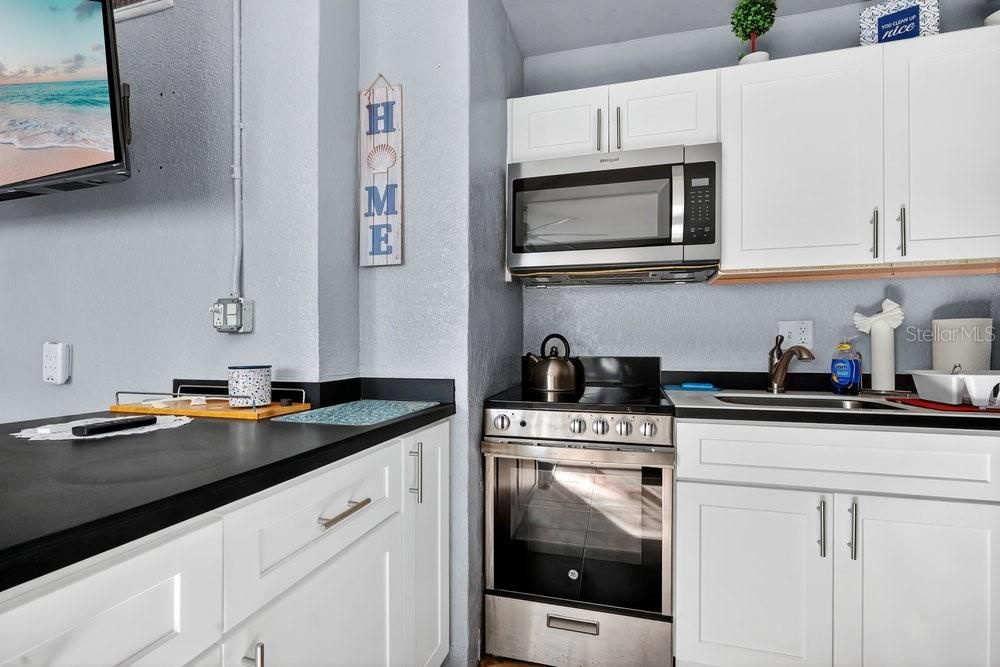 待售: $120,000 (1 贝兹, 1 浴室, 573 平方英尺)