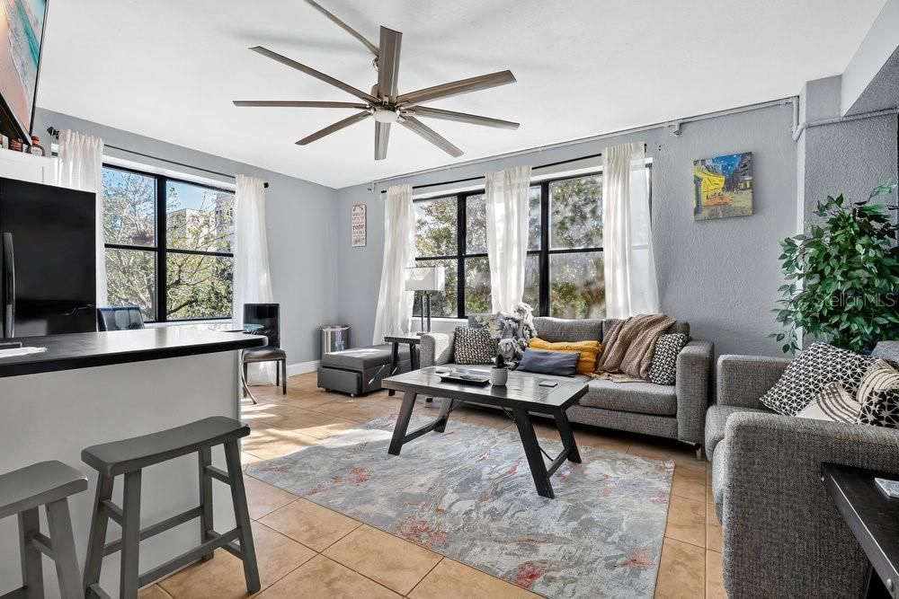 待售: $120,000 (1 贝兹, 1 浴室, 573 平方英尺)