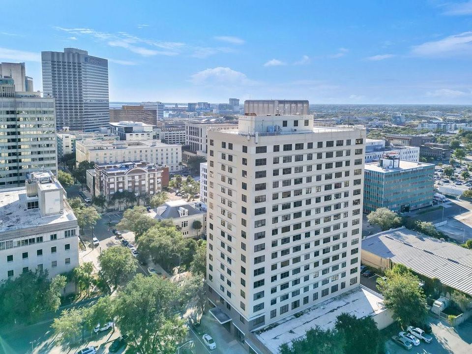 待售: $120,000 (1 贝兹, 1 浴室, 573 平方英尺)