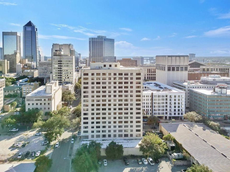 待售: $120,000 (1 贝兹, 1 浴室, 573 平方英尺)