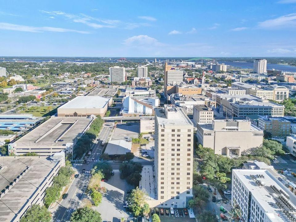 待售: $120,000 (1 贝兹, 1 浴室, 573 平方英尺)