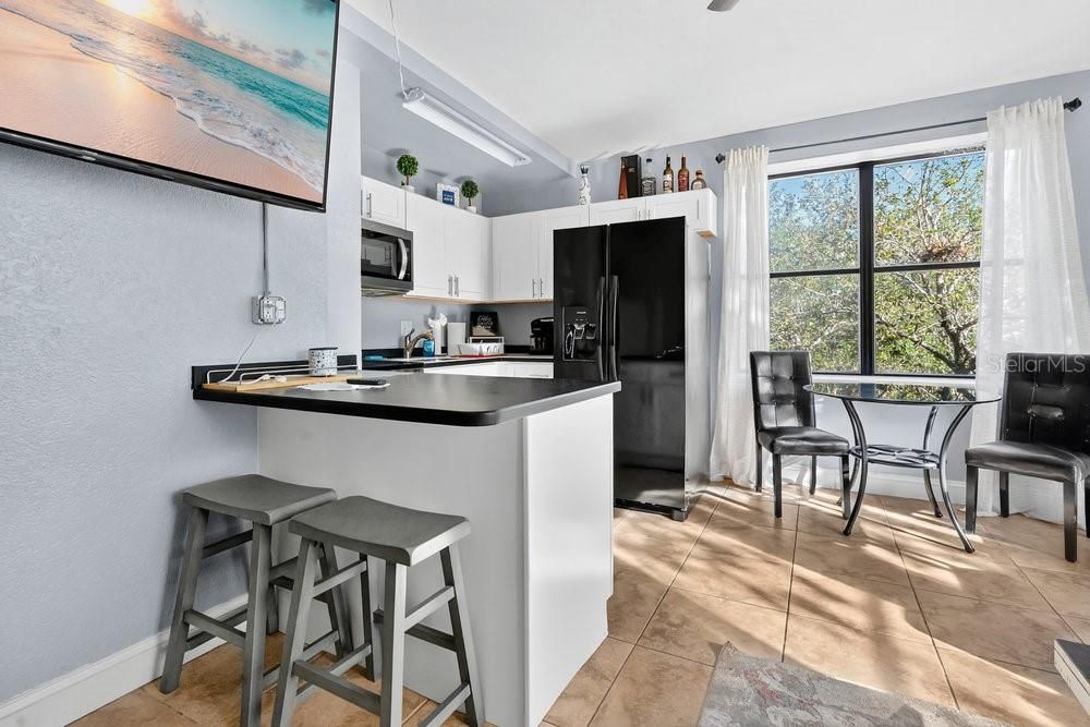 待售: $120,000 (1 贝兹, 1 浴室, 573 平方英尺)