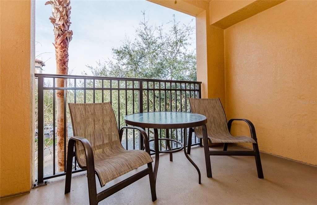 For Sale: $175,000 (2 beds, 2 baths, 957 Square Feet)