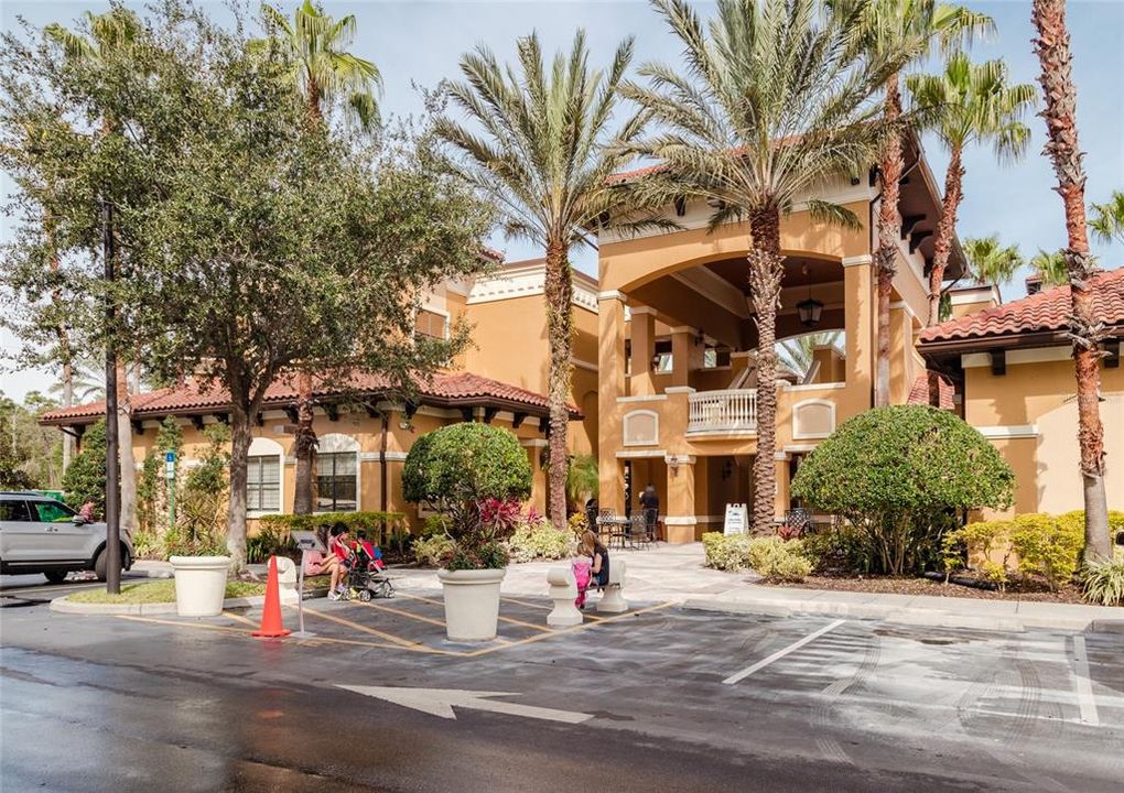 For Sale: $175,000 (2 beds, 2 baths, 957 Square Feet)