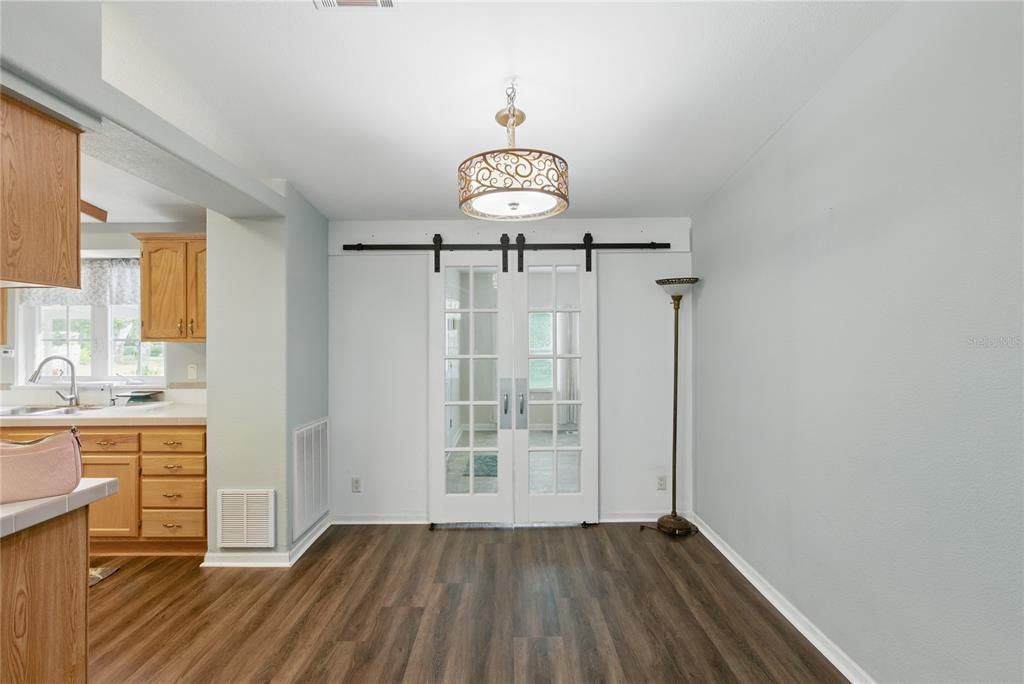 На продажу: $257,000 (3 спален, 2 ванн, 1404 Квадратных фут)