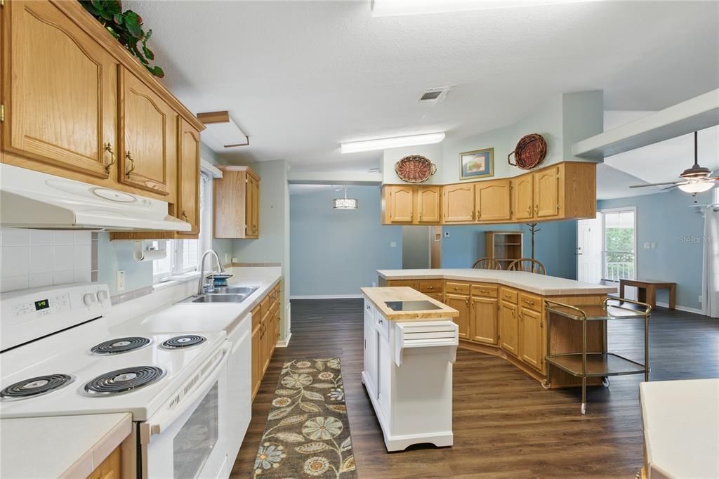 На продажу: $257,000 (3 спален, 2 ванн, 1404 Квадратных фут)