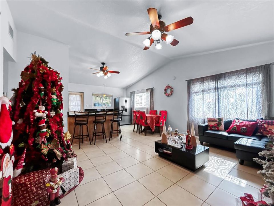 En Venta: $310,000 (3 camas, 2 baños, 1484 Pies cuadrados)