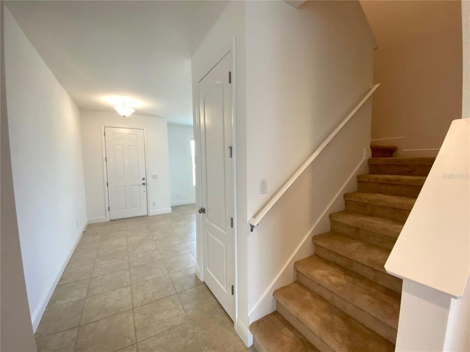 En Renta: $2,690 (4 camas, 3 baños, 2430 Pies cuadrados)