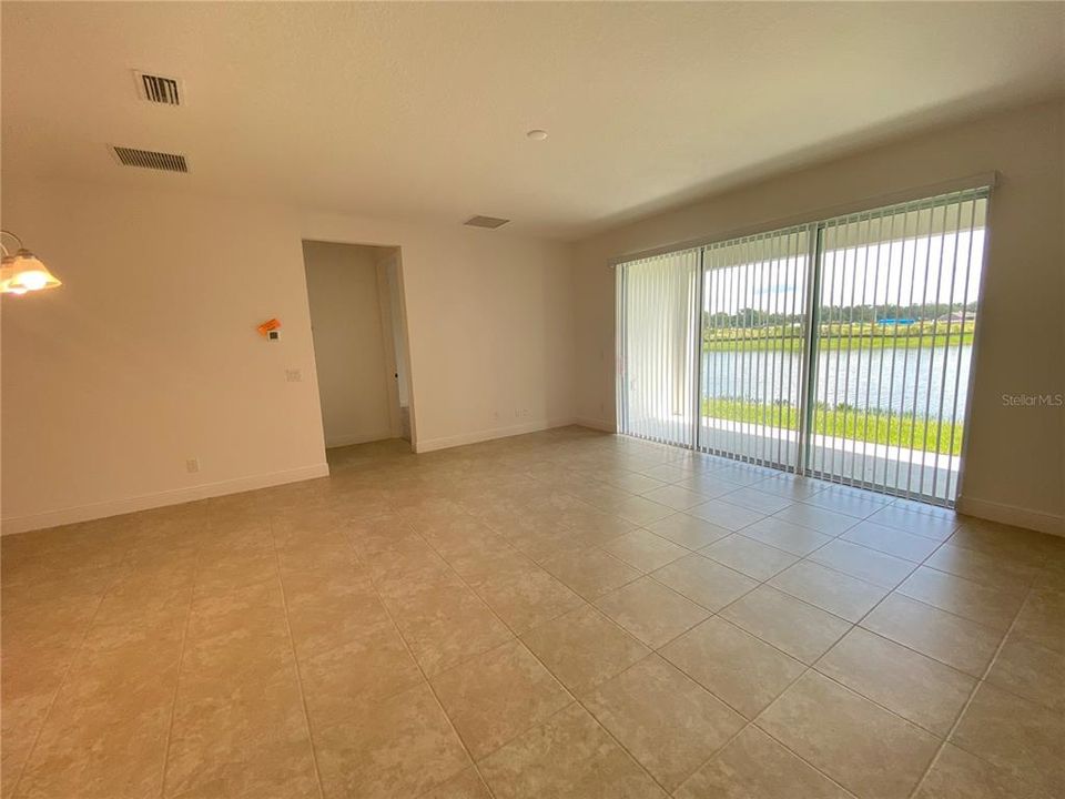 En Renta: $2,690 (4 camas, 3 baños, 2430 Pies cuadrados)