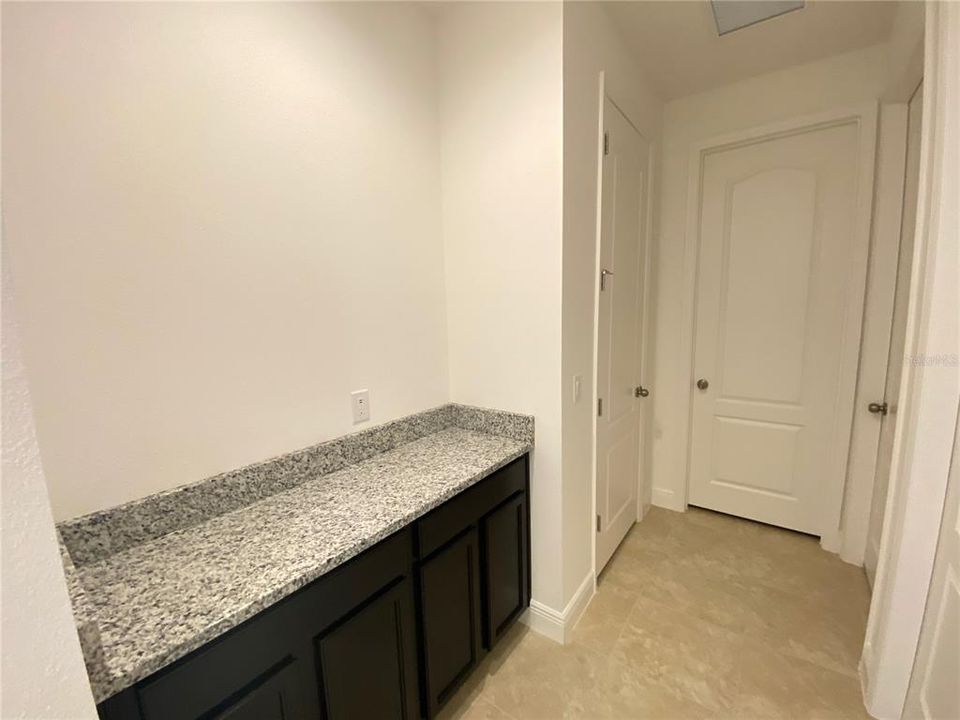 En Renta: $2,690 (4 camas, 3 baños, 2430 Pies cuadrados)