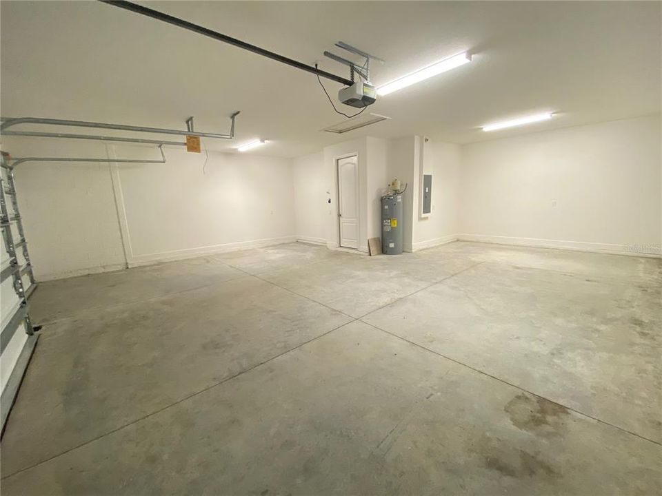 En Renta: $2,690 (4 camas, 3 baños, 2430 Pies cuadrados)