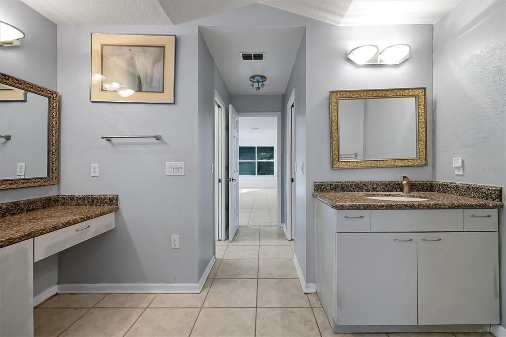 На продажу: $670,000 (4 спален, 2 ванн, 2504 Квадратных фут)