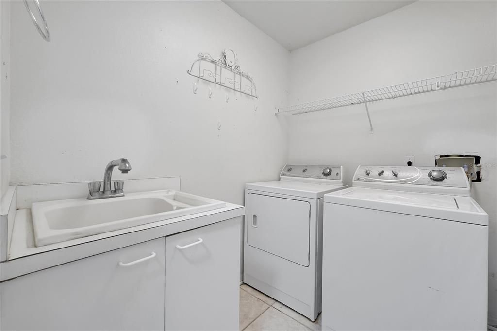 На продажу: $670,000 (4 спален, 2 ванн, 2504 Квадратных фут)