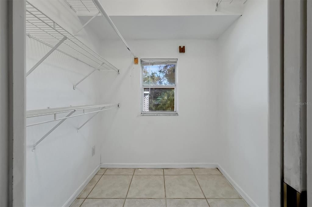 На продажу: $670,000 (4 спален, 2 ванн, 2504 Квадратных фут)