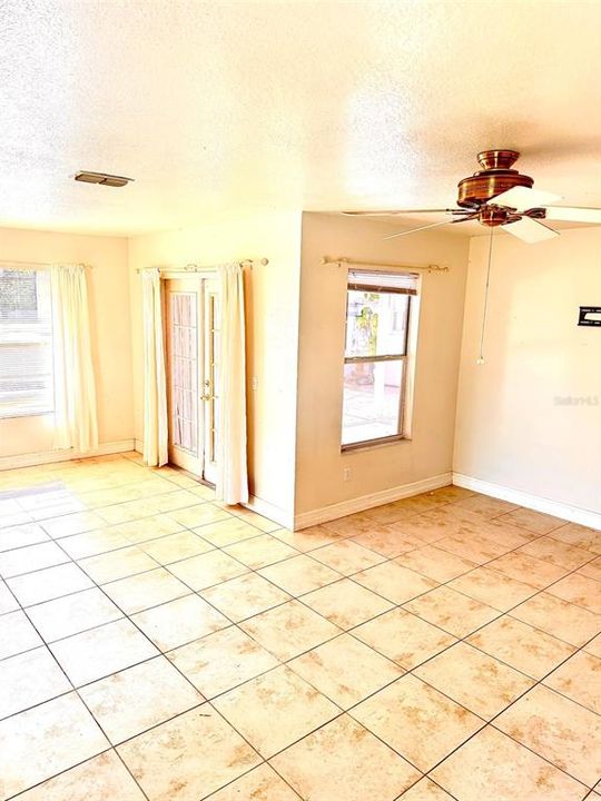 На продажу: $670,000 (4 спален, 2 ванн, 2504 Квадратных фут)