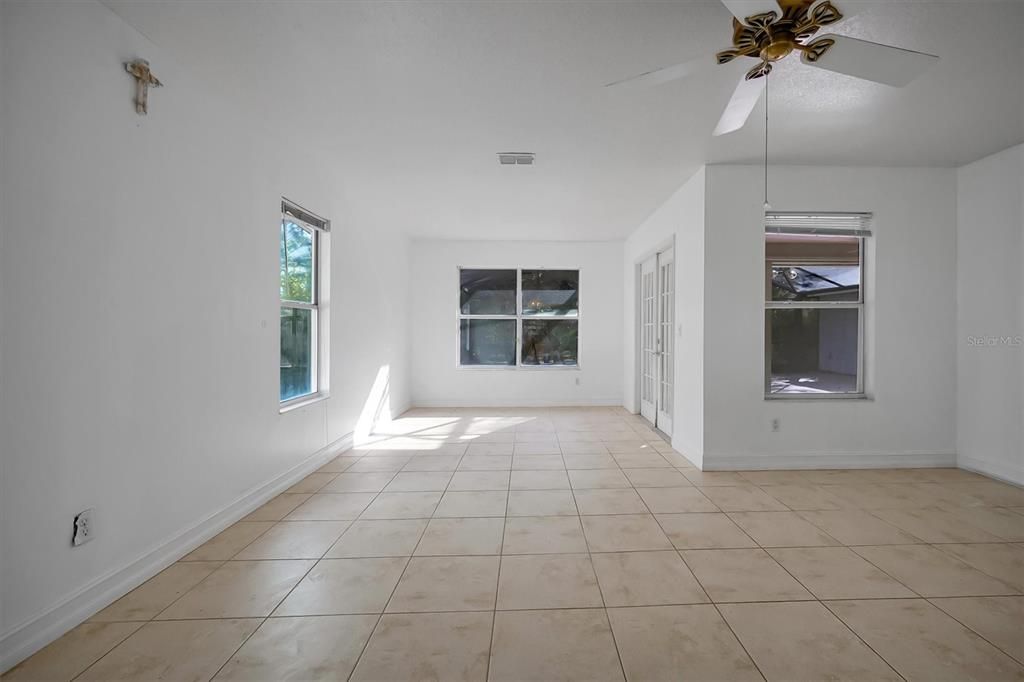 На продажу: $670,000 (4 спален, 2 ванн, 2504 Квадратных фут)