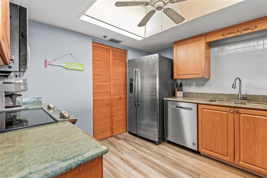 For Sale: $499,000 (2 beds, 2 baths, 1380 Square Feet)