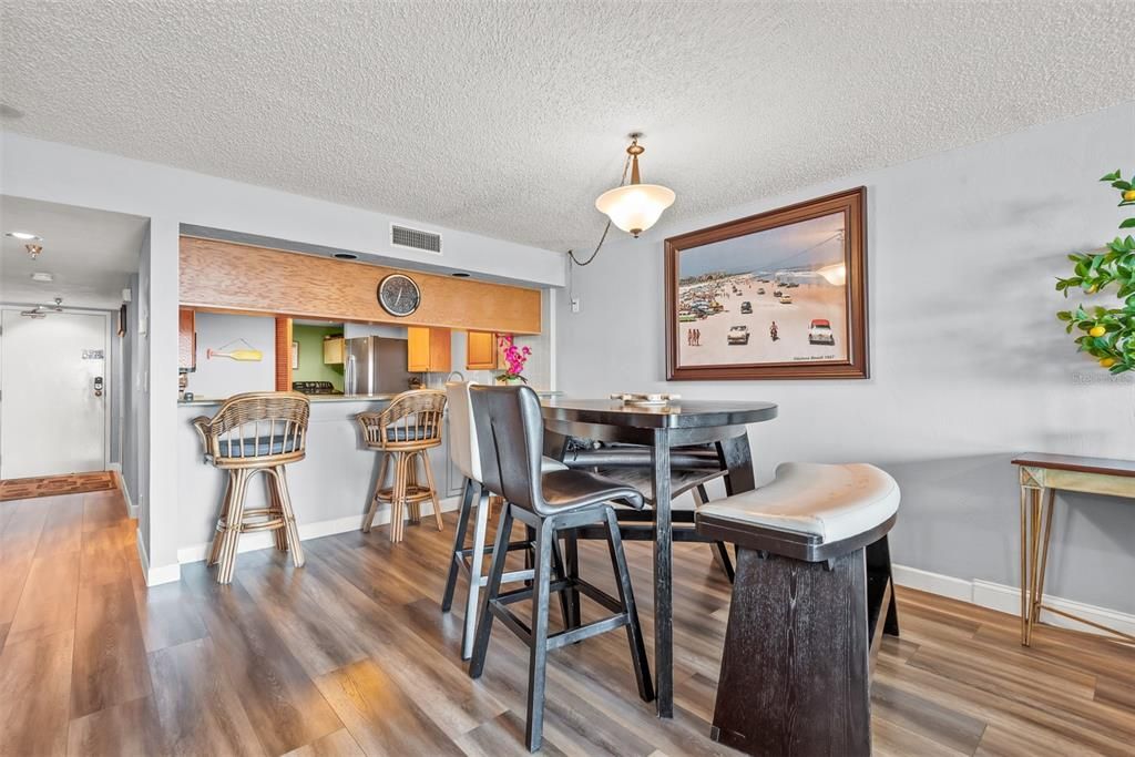 For Sale: $499,000 (2 beds, 2 baths, 1380 Square Feet)