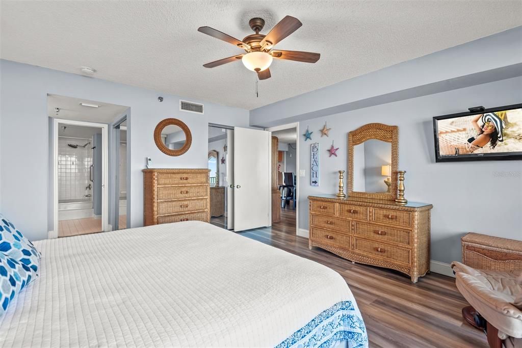 For Sale: $499,000 (2 beds, 2 baths, 1380 Square Feet)