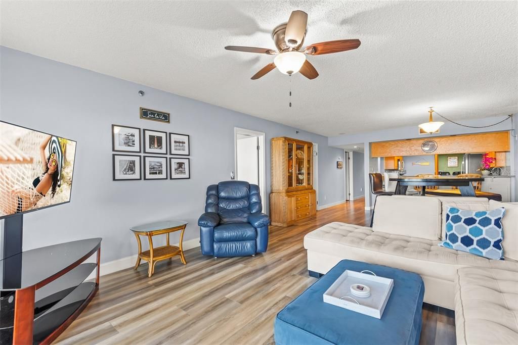 For Sale: $499,000 (2 beds, 2 baths, 1380 Square Feet)