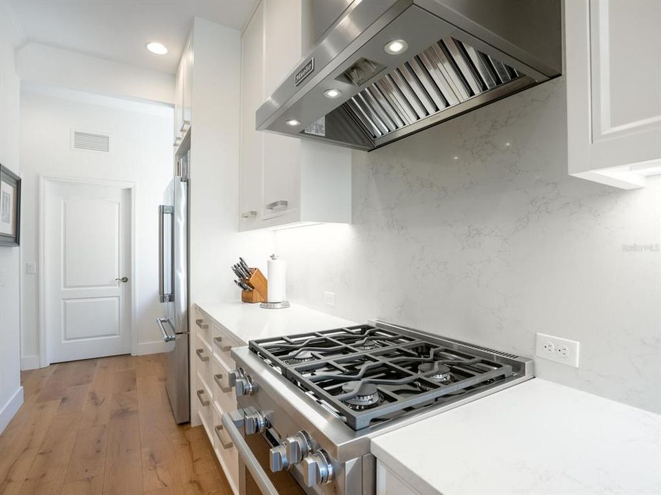 For Sale: $929,000 (3 beds, 2 baths, 2011 Square Feet)