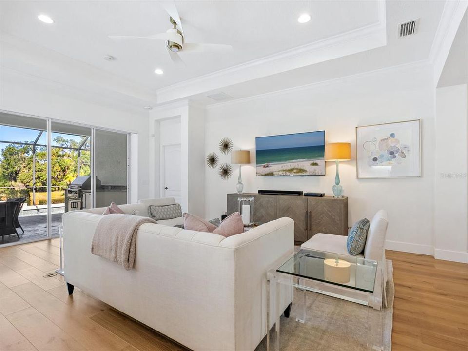 For Sale: $929,000 (3 beds, 2 baths, 2011 Square Feet)