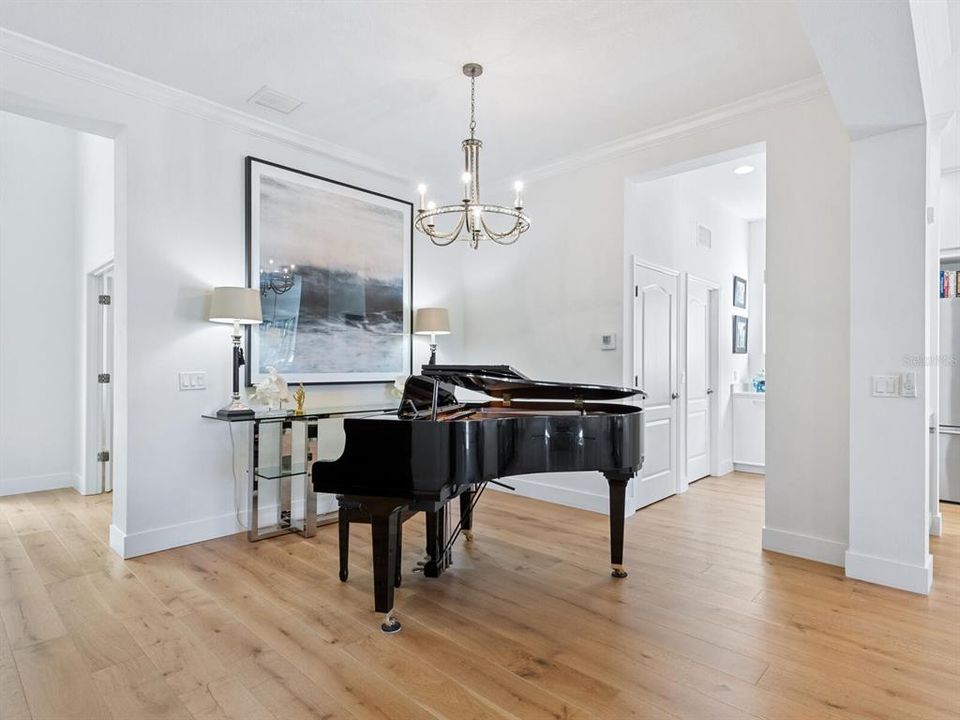 For Sale: $929,000 (3 beds, 2 baths, 2011 Square Feet)