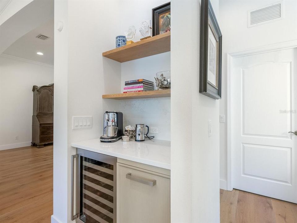 For Sale: $929,000 (3 beds, 2 baths, 2011 Square Feet)