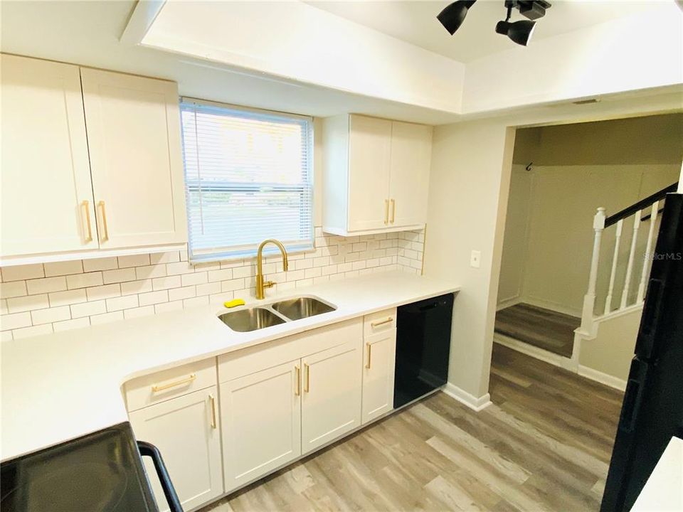 For Rent: $1,875 (2 beds, 1 baths, 1080 Square Feet)