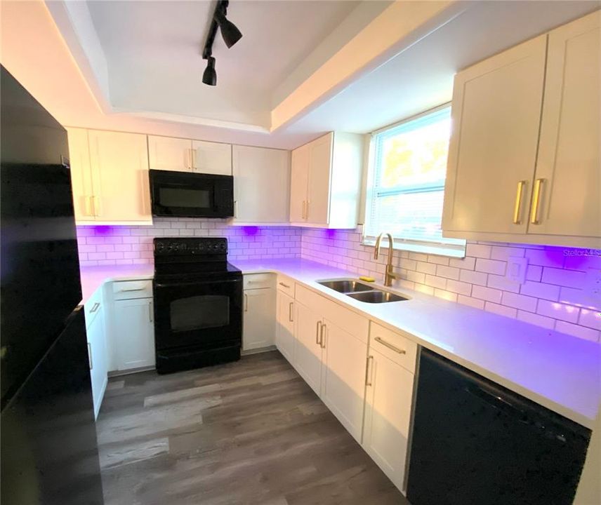 For Rent: $1,875 (2 beds, 1 baths, 1080 Square Feet)