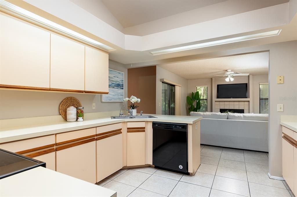 Active With Contract: $419,000 (3 beds, 2 baths, 1768 Square Feet)