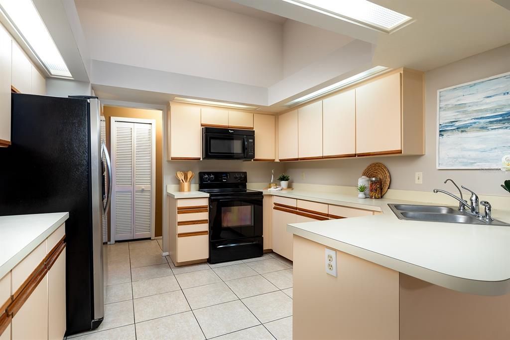 Active With Contract: $419,000 (3 beds, 2 baths, 1768 Square Feet)