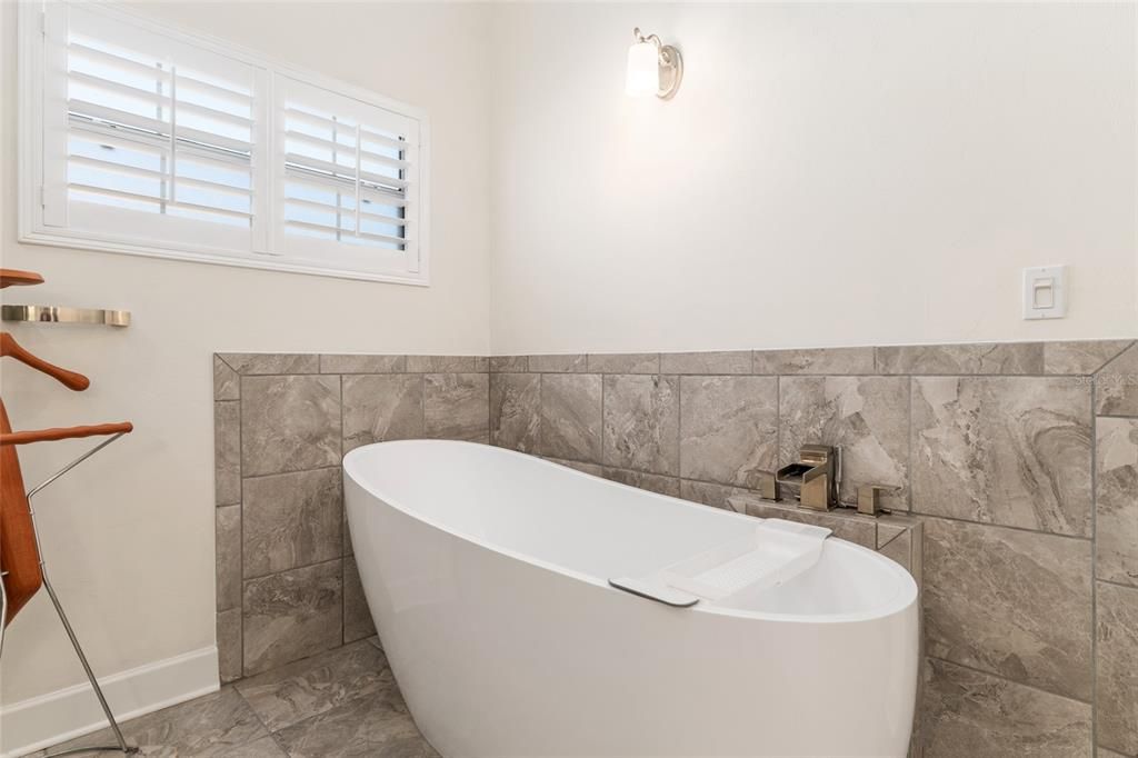 For Sale: $1,169,000 (4 beds, 4 baths, 4597 Square Feet)