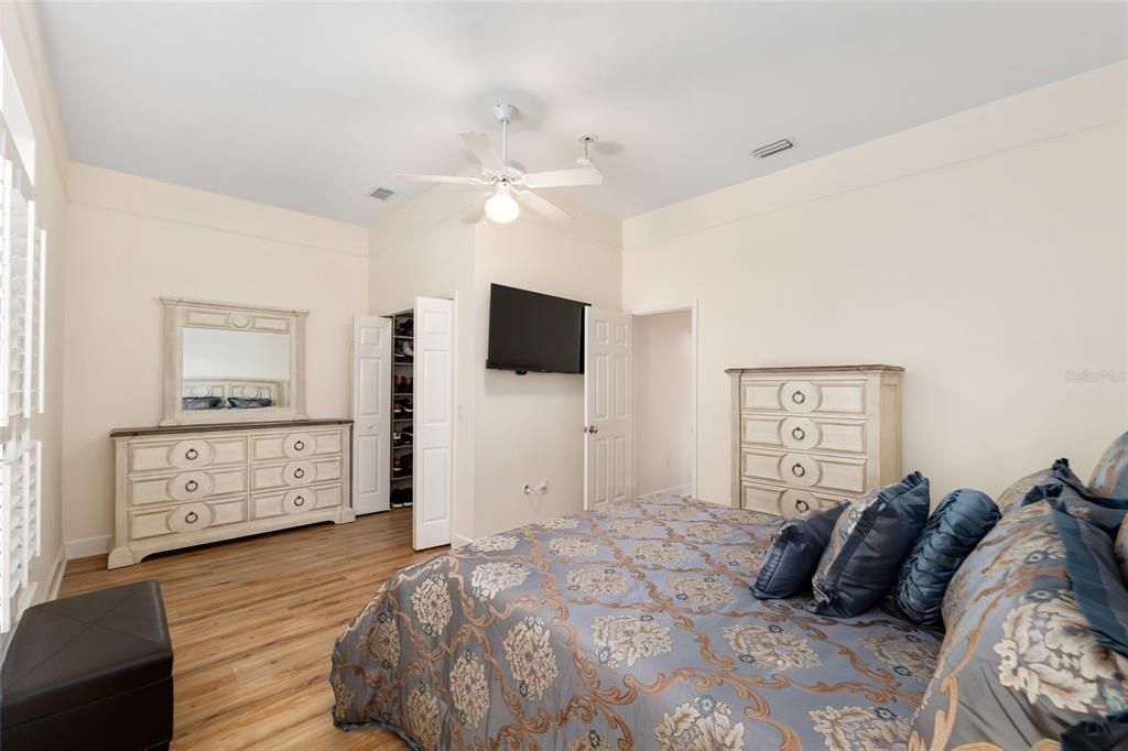 For Sale: $1,169,000 (4 beds, 4 baths, 4597 Square Feet)