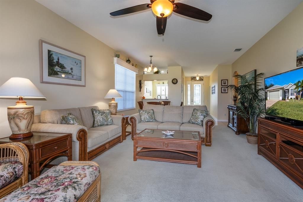 For Sale: $295,000 (3 beds, 2 baths, 1632 Square Feet)