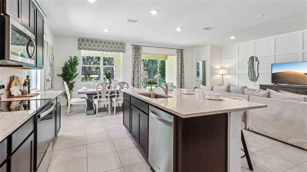 En Venta: $346,990 (4 camas, 2 baños, 2034 Pies cuadrados)