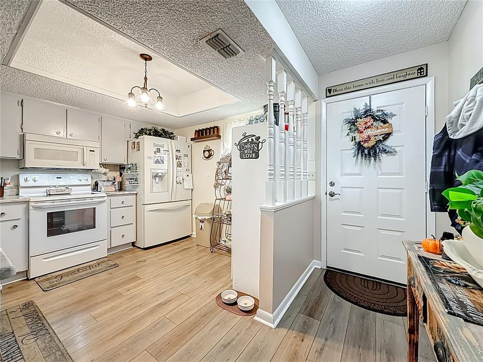 待售: $220,000 (2 贝兹, 2 浴室, 1094 平方英尺)