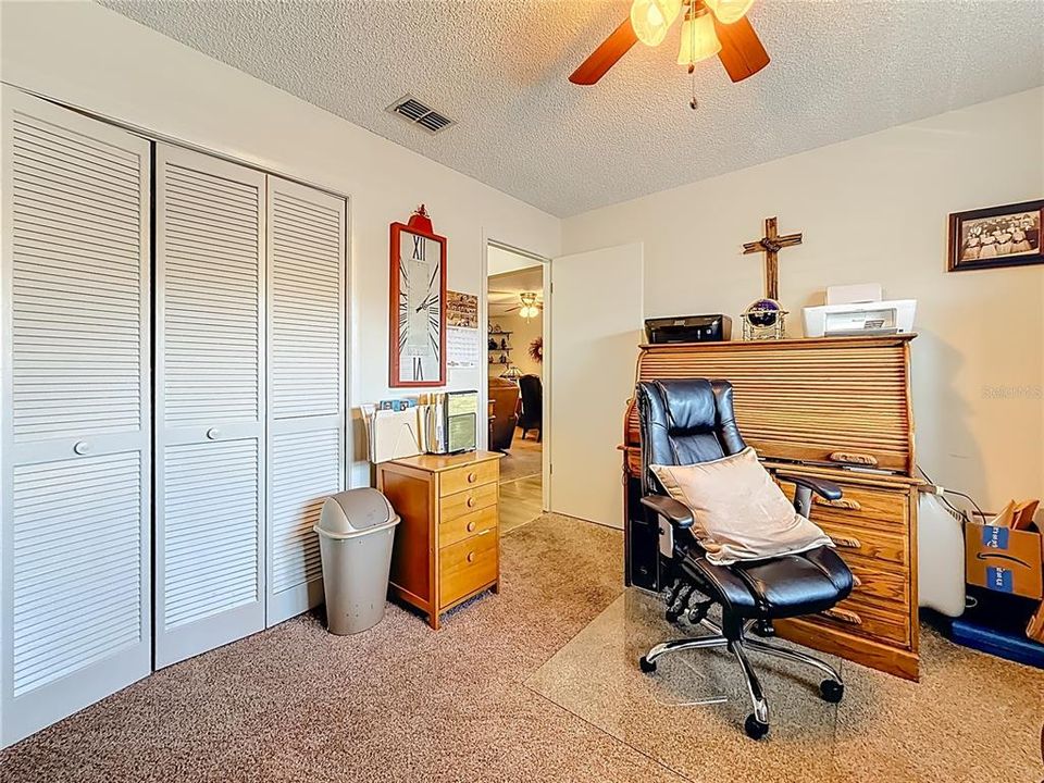 待售: $220,000 (2 贝兹, 2 浴室, 1094 平方英尺)