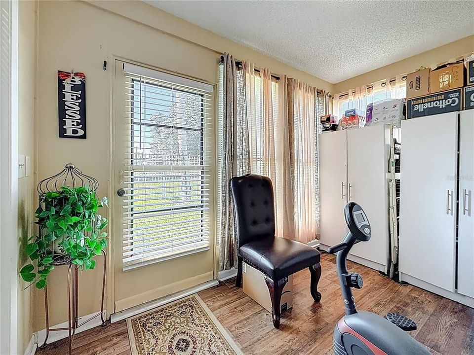 待售: $220,000 (2 贝兹, 2 浴室, 1094 平方英尺)