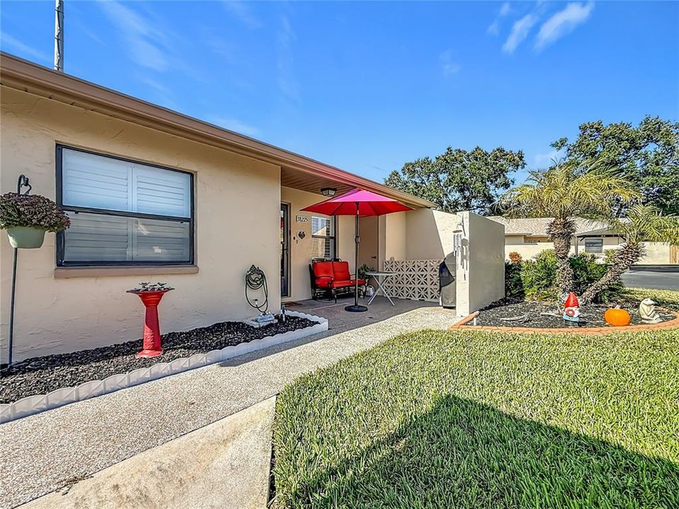 待售: $220,000 (2 贝兹, 2 浴室, 1094 平方英尺)