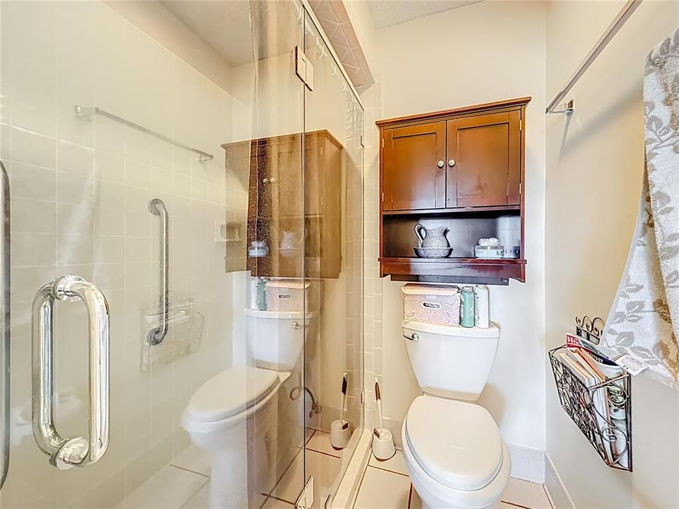 待售: $220,000 (2 贝兹, 2 浴室, 1094 平方英尺)