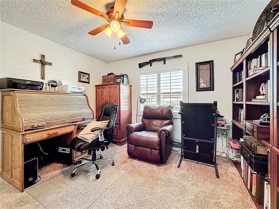 待售: $220,000 (2 贝兹, 2 浴室, 1094 平方英尺)