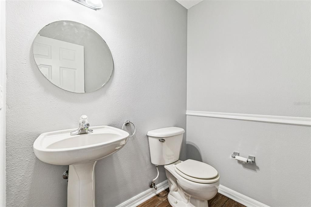 For Sale: $615,000 (5 beds, 2 baths, 2827 Square Feet)