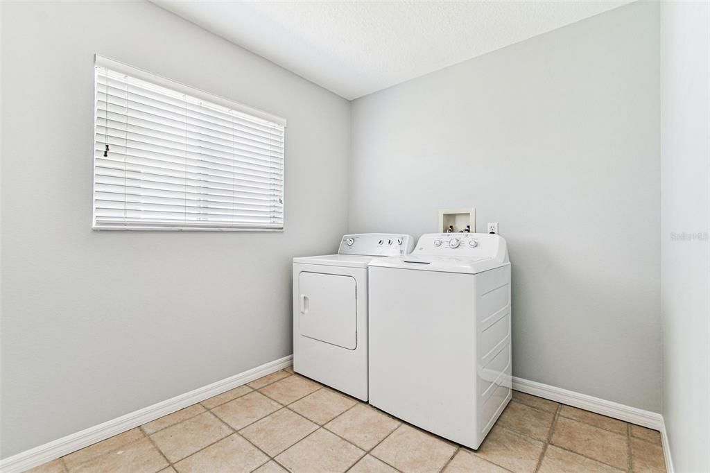 For Sale: $615,000 (5 beds, 2 baths, 2827 Square Feet)