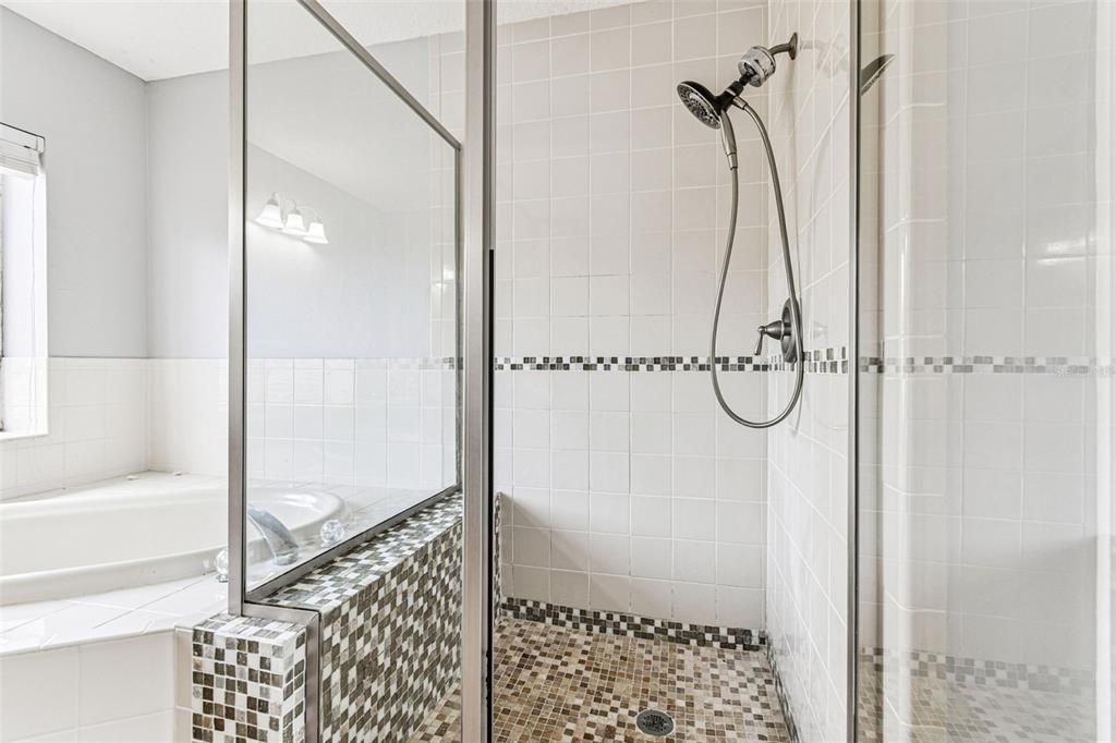 For Sale: $615,000 (5 beds, 2 baths, 2827 Square Feet)